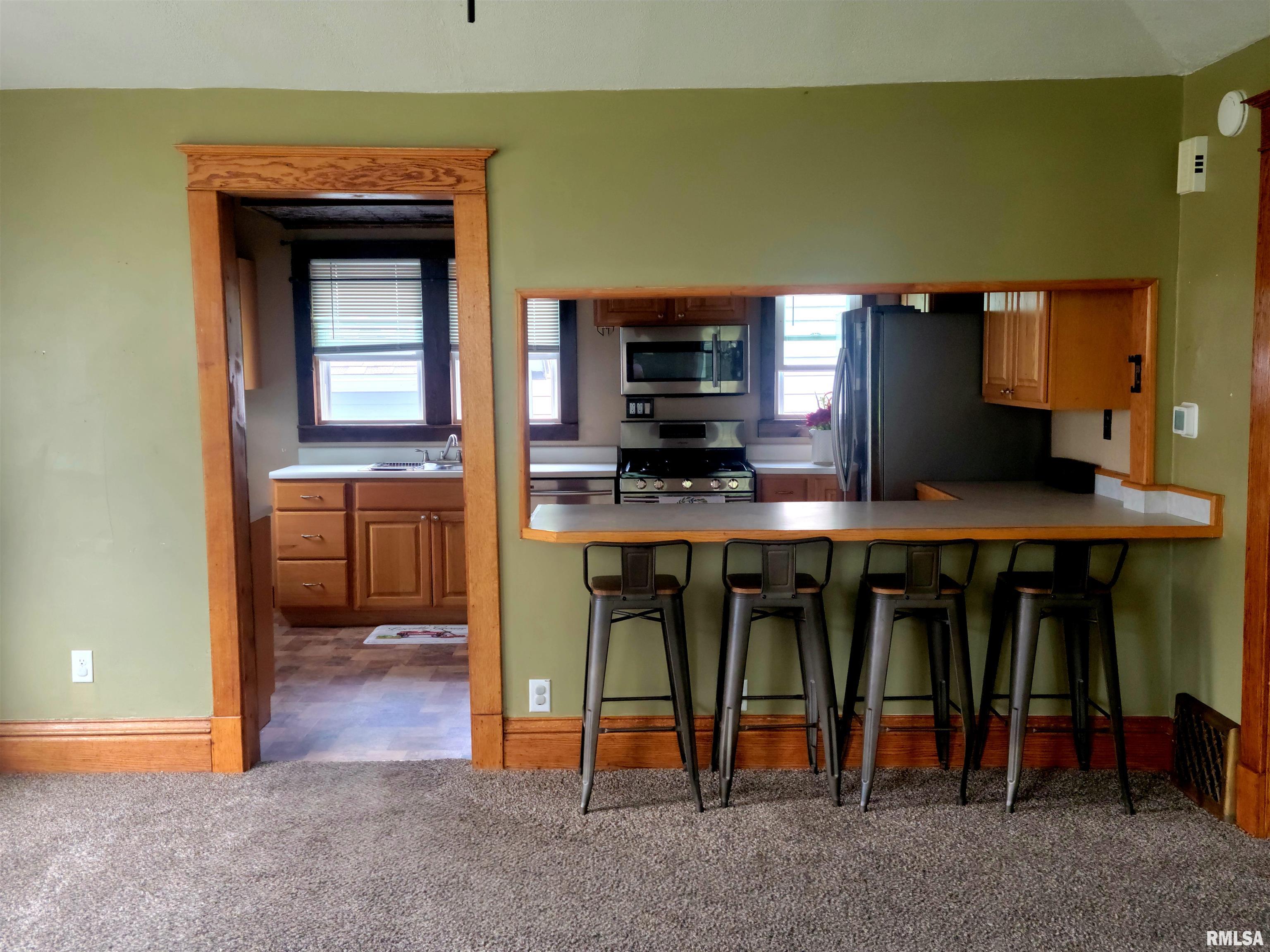 252 Howard Place Canton, IL 61520 - Photo 12 of 27 Gallery Image 12