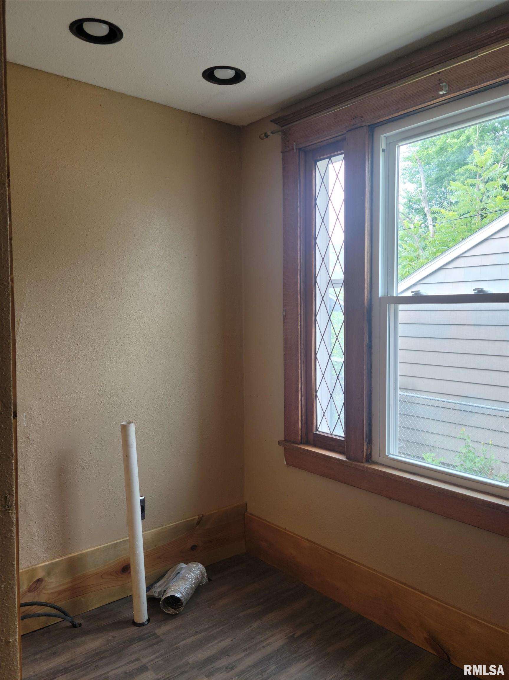 252 Howard Place Canton, IL 61520 - Photo 20 of 27 Gallery Image 20
