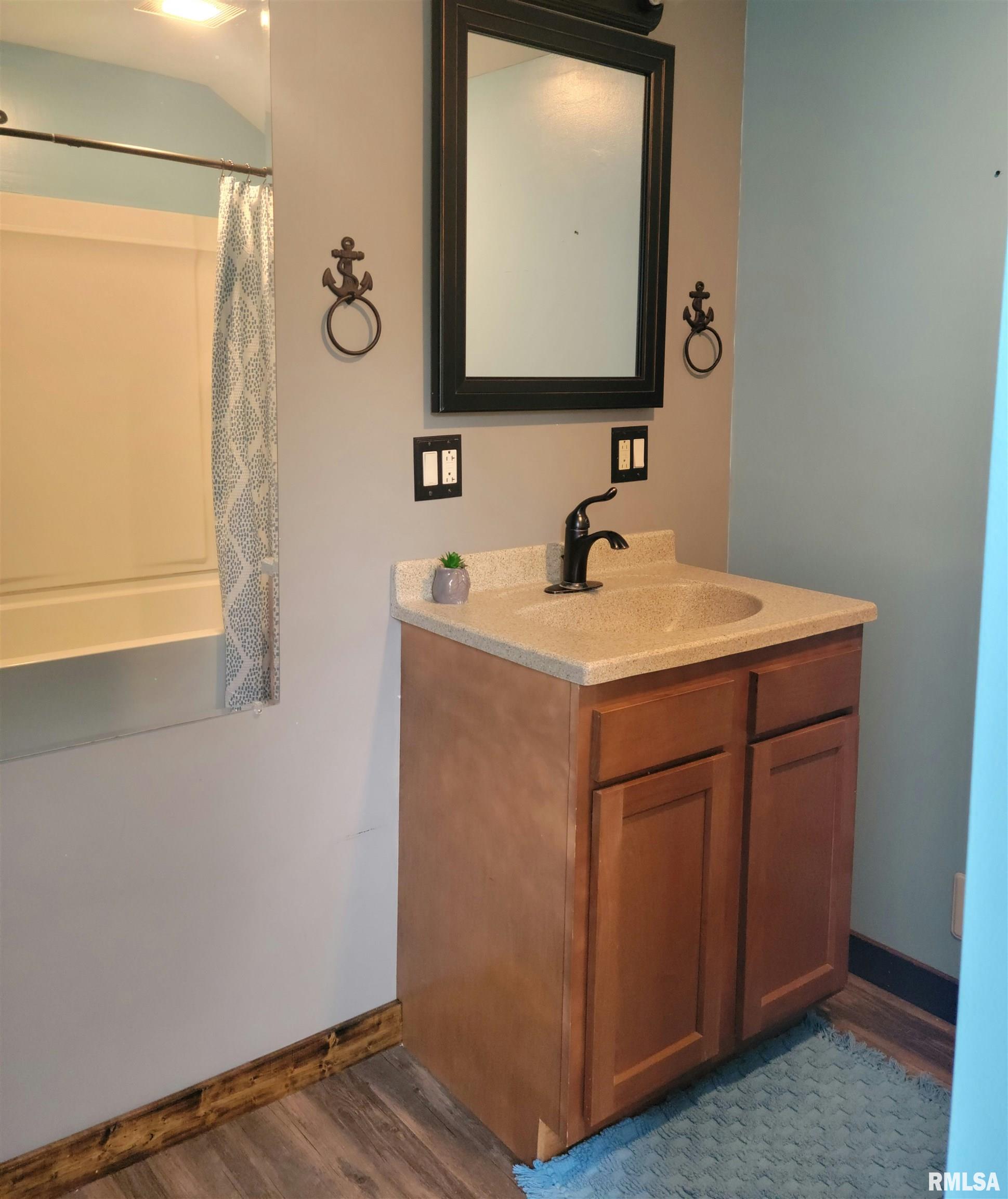 252 Howard Place Canton, IL 61520 - Photo 23 of 27 Gallery Image 23