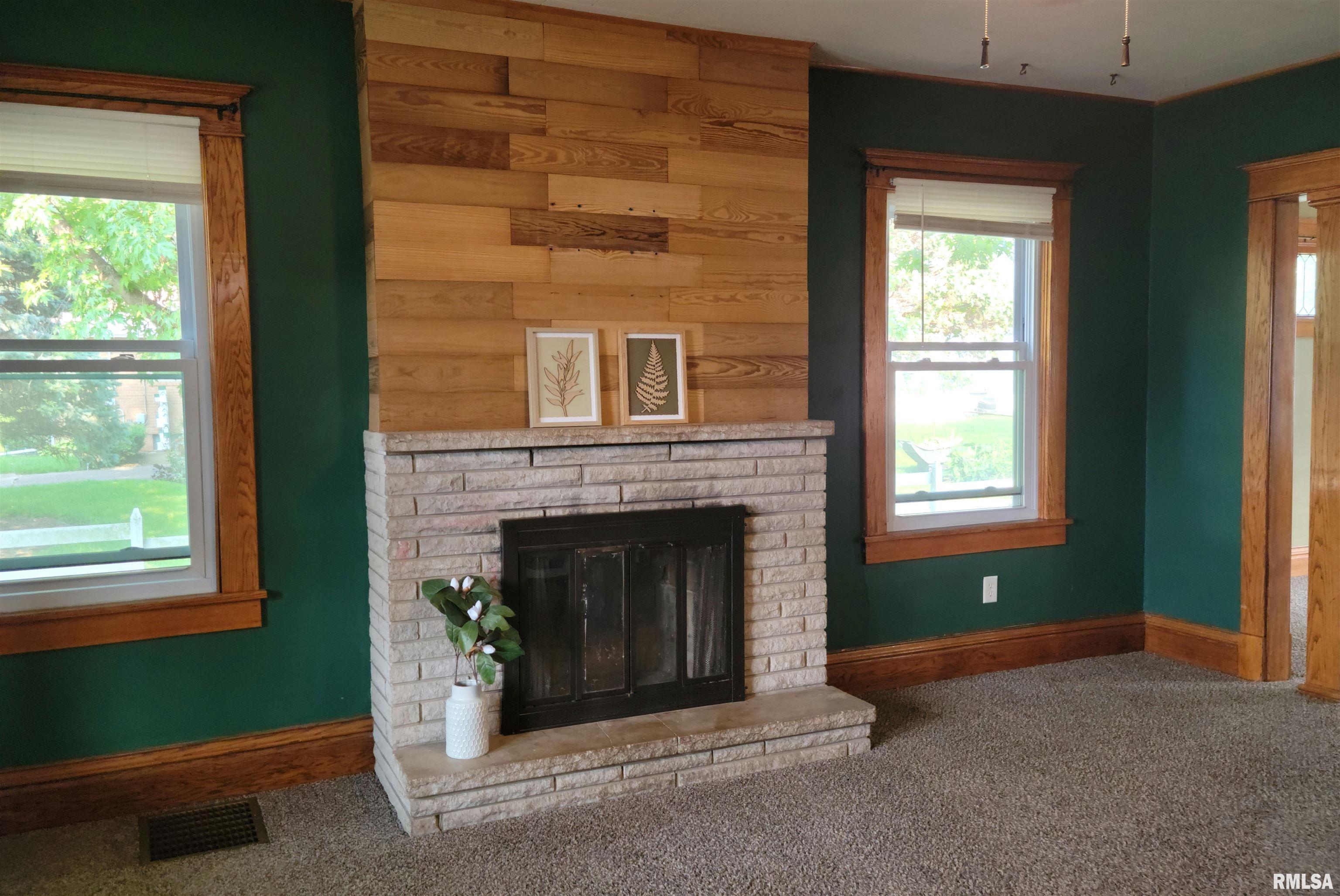 252 Howard Place Canton, IL 61520 - Photo 4 of 27 Gallery Image 4