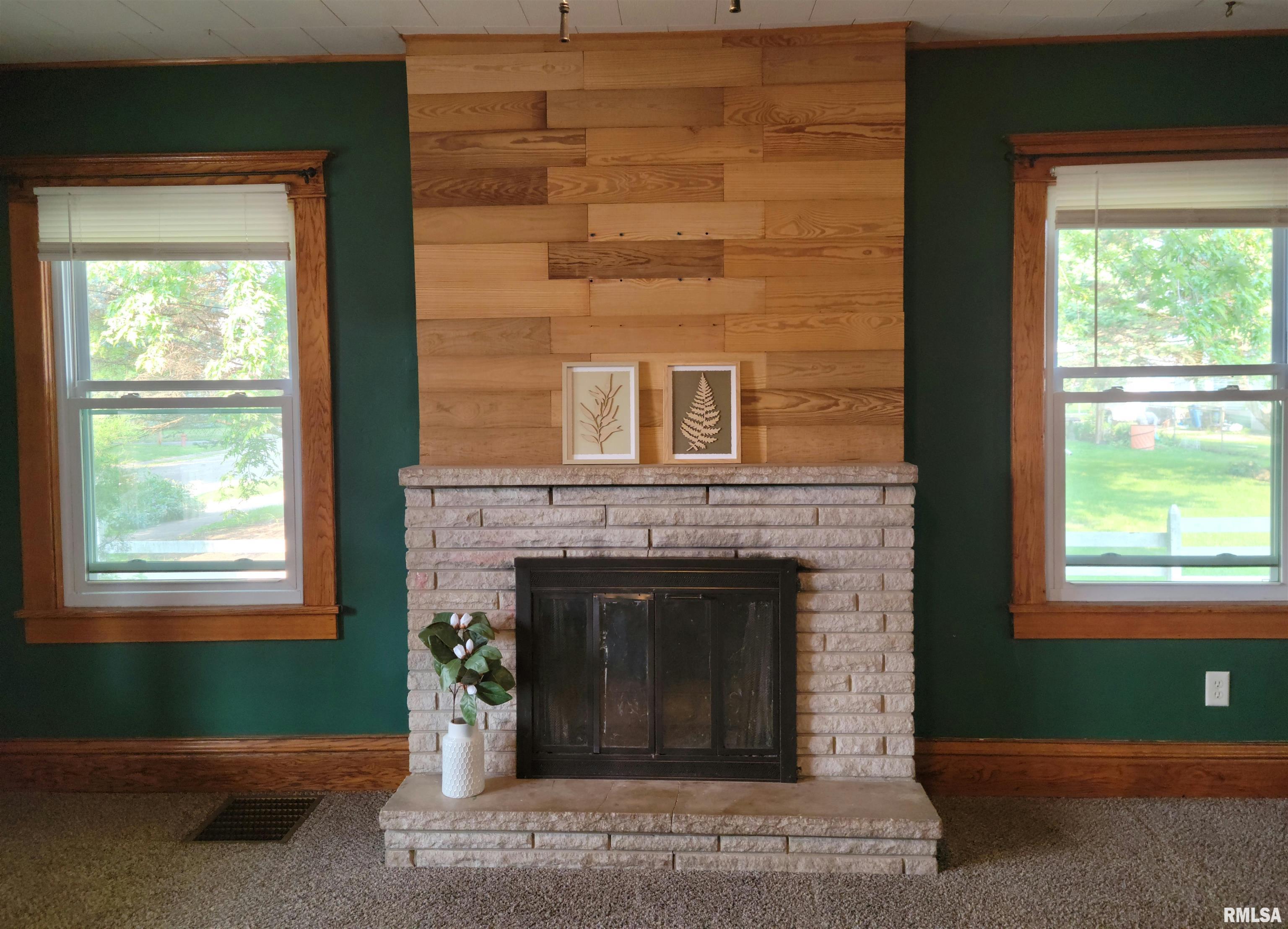 252 Howard Place Canton, IL 61520 - Photo 5 of 27 Gallery Image 5