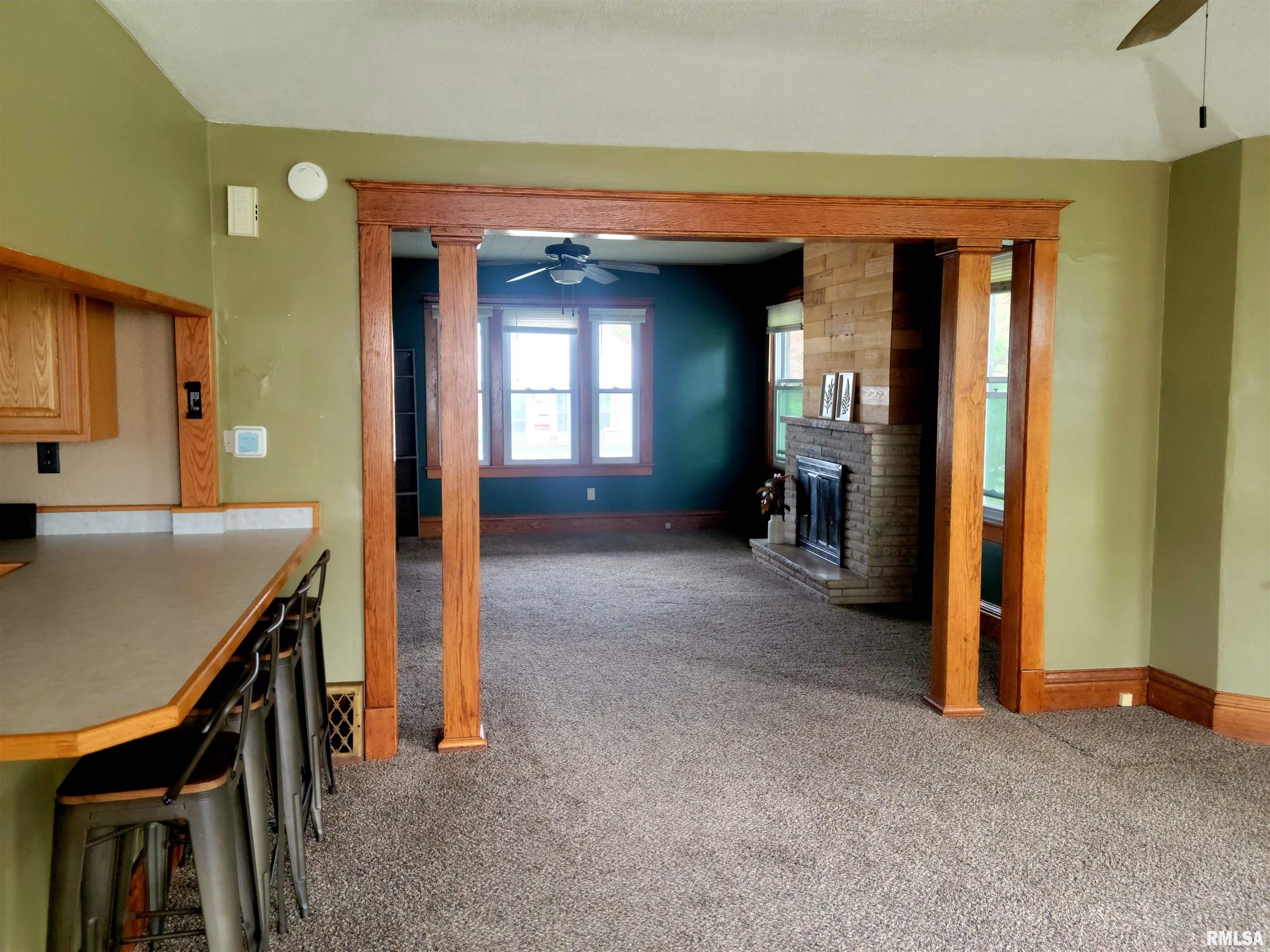 252 Howard Place Canton, IL 61520 - Photo 8 of 27 Gallery Image 8
