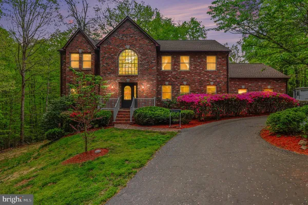 $899,900 | 98 Wateredge Lane, Fredericksburg, VA 22406