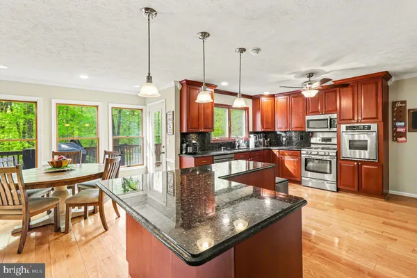 $899,900 | 98 Wateredge Lane, Fredericksburg, VA 22406