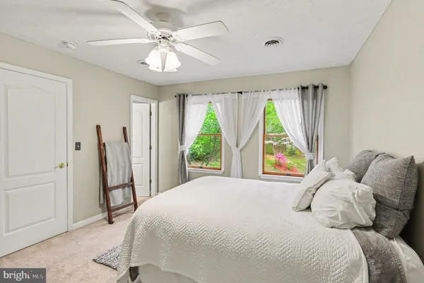 $899,900 | 98 Wateredge Lane, Fredericksburg, VA 22406