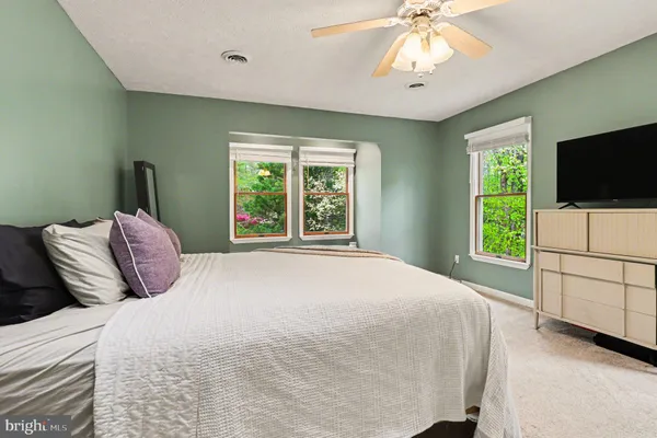 $899,900 | 98 Wateredge Lane, Fredericksburg, VA 22406