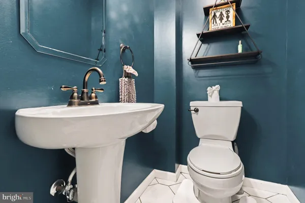 $899,900 | 98 Wateredge Lane, Fredericksburg, VA 22406