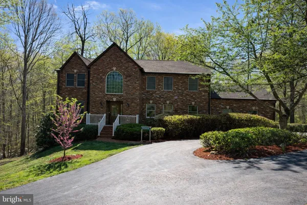 $899,900 | 98 Wateredge Lane, Fredericksburg, VA 22406