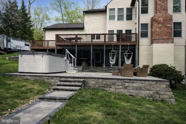 $899,900 | 98 Wateredge Lane, Fredericksburg, VA 22406