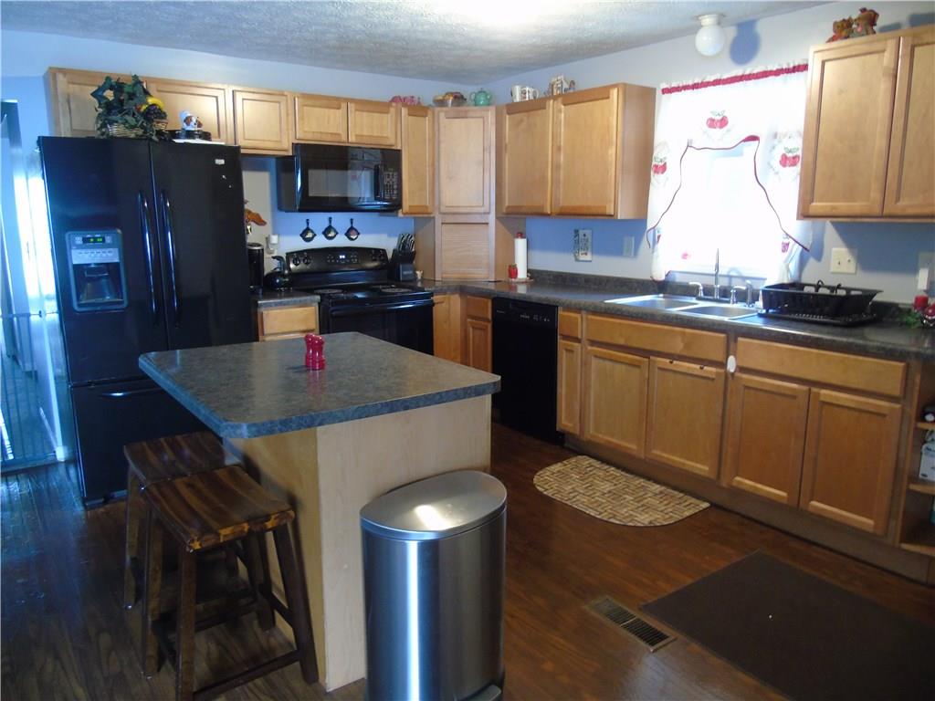 8221 Gilmore Road Indianapolis, IN 46219 - Photo 4 of 22 Gallery Image 4