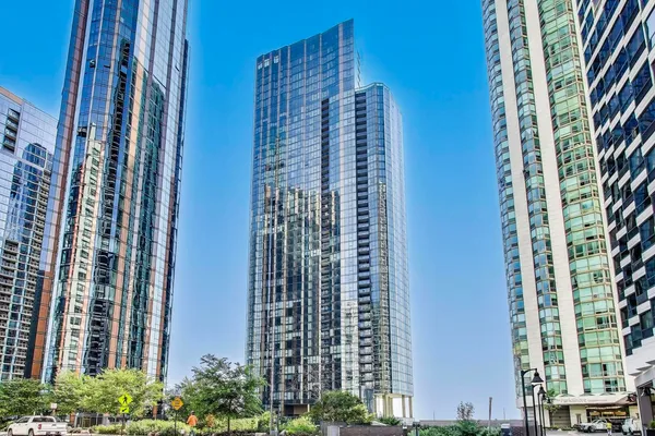 $6,000 | 211 North Harbor Drive, Unit 403, Chicago, IL 60601
