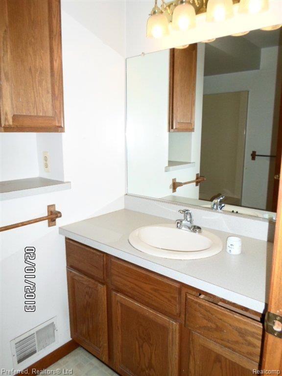 13627 Lenmoore Road Belleville, MI 48111 - Photo 18 of 20 bathroom