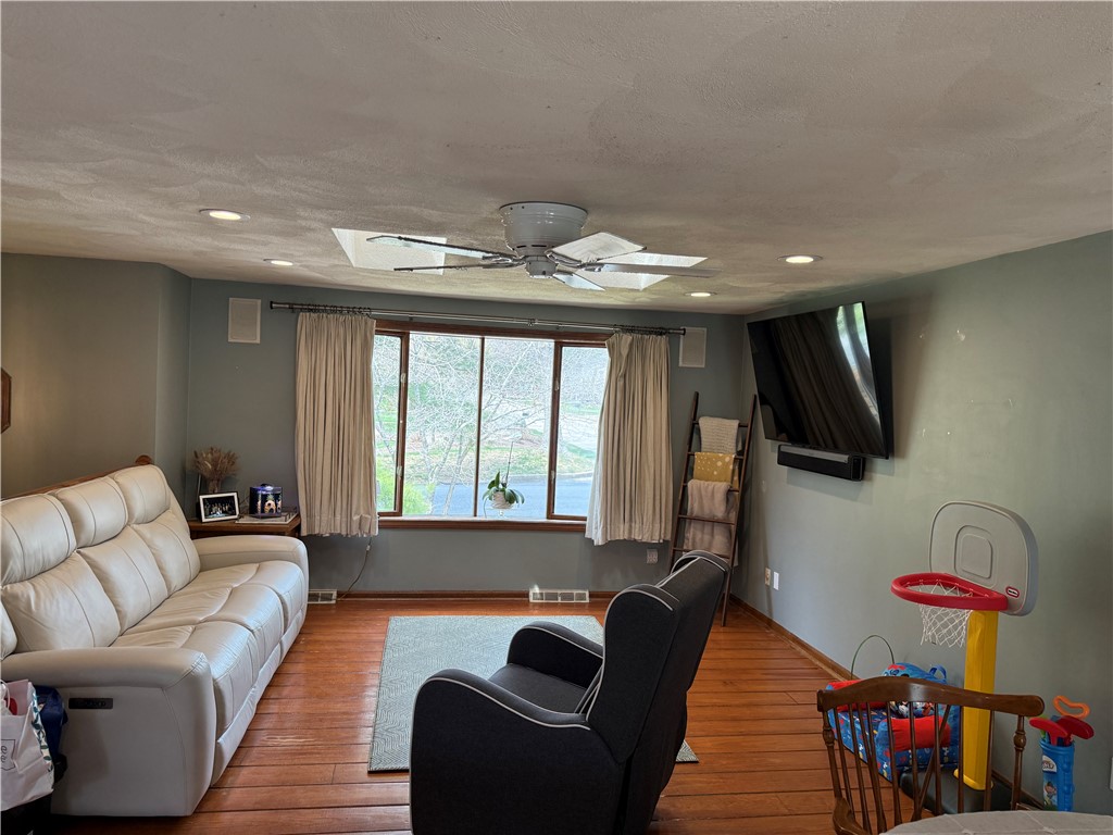 31 Clarke Road Coventry, RI 02816 - Photo 9 of 26 Main level living room