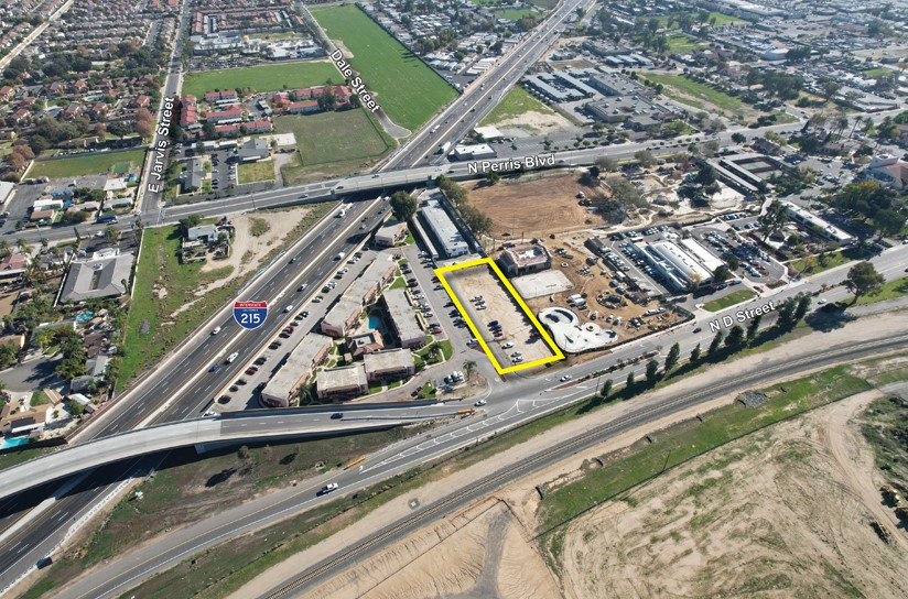 509 North D Street Perris, CA 92570 - Photo 7 of 9 a view of swimming pool with a balcony and mountain view