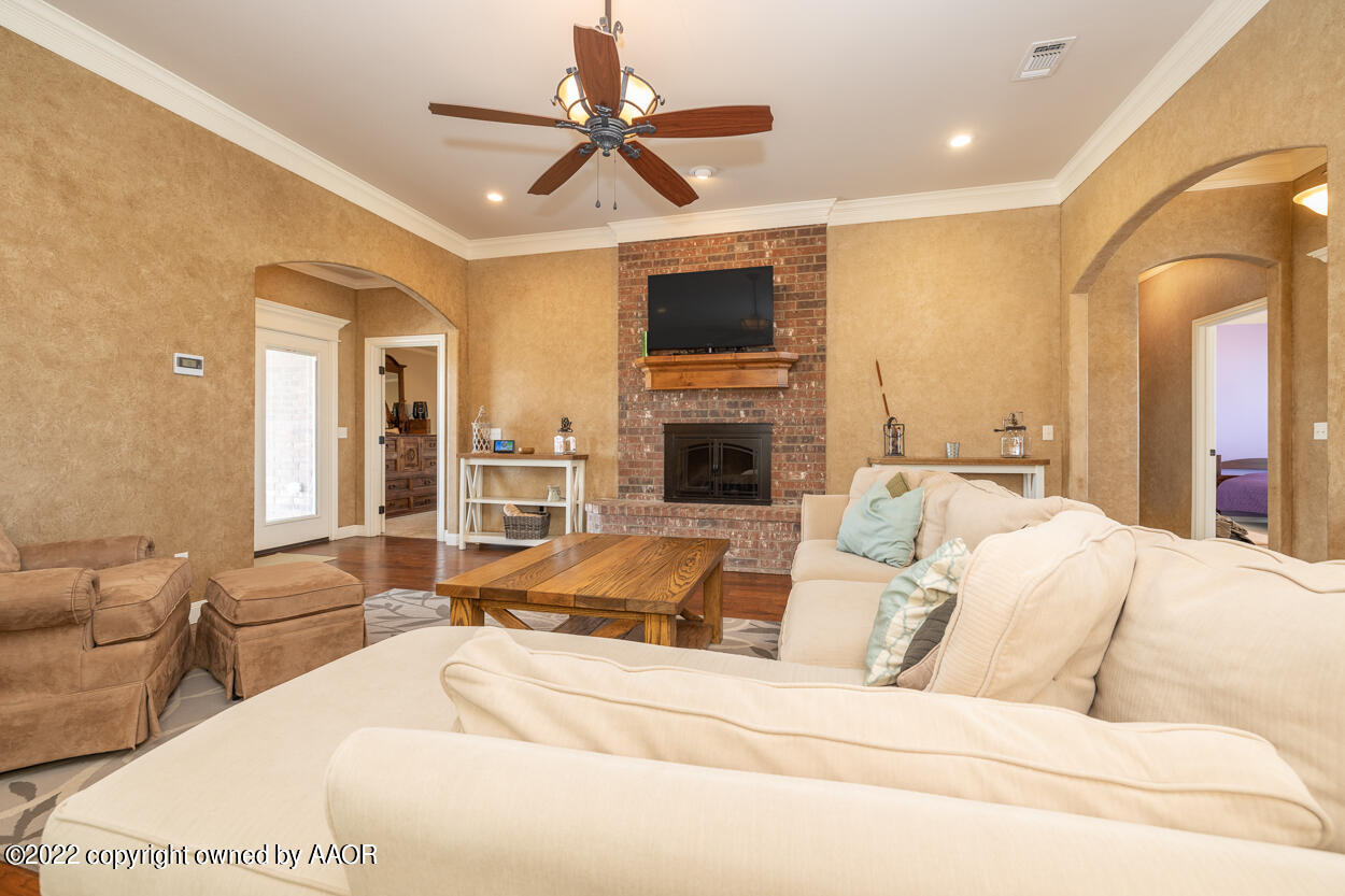16651 Hope Road Canyon, TX 79015 - Photo 6 of 39 Living Room