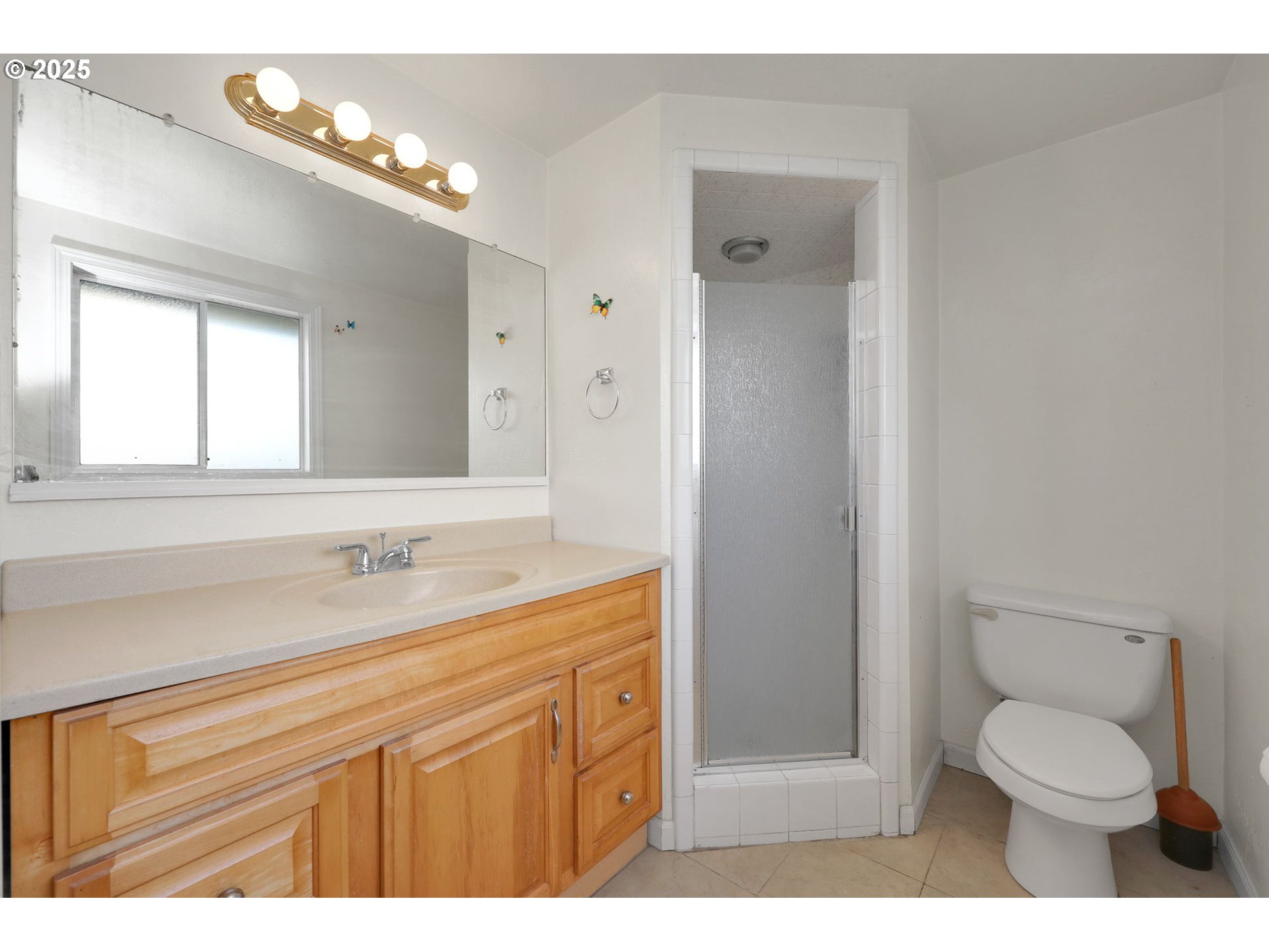 2793 Summer Lane Eugene, OR 97404 - Photo 12 of 15 a bathroom with a toilet a sink a mirror and a window