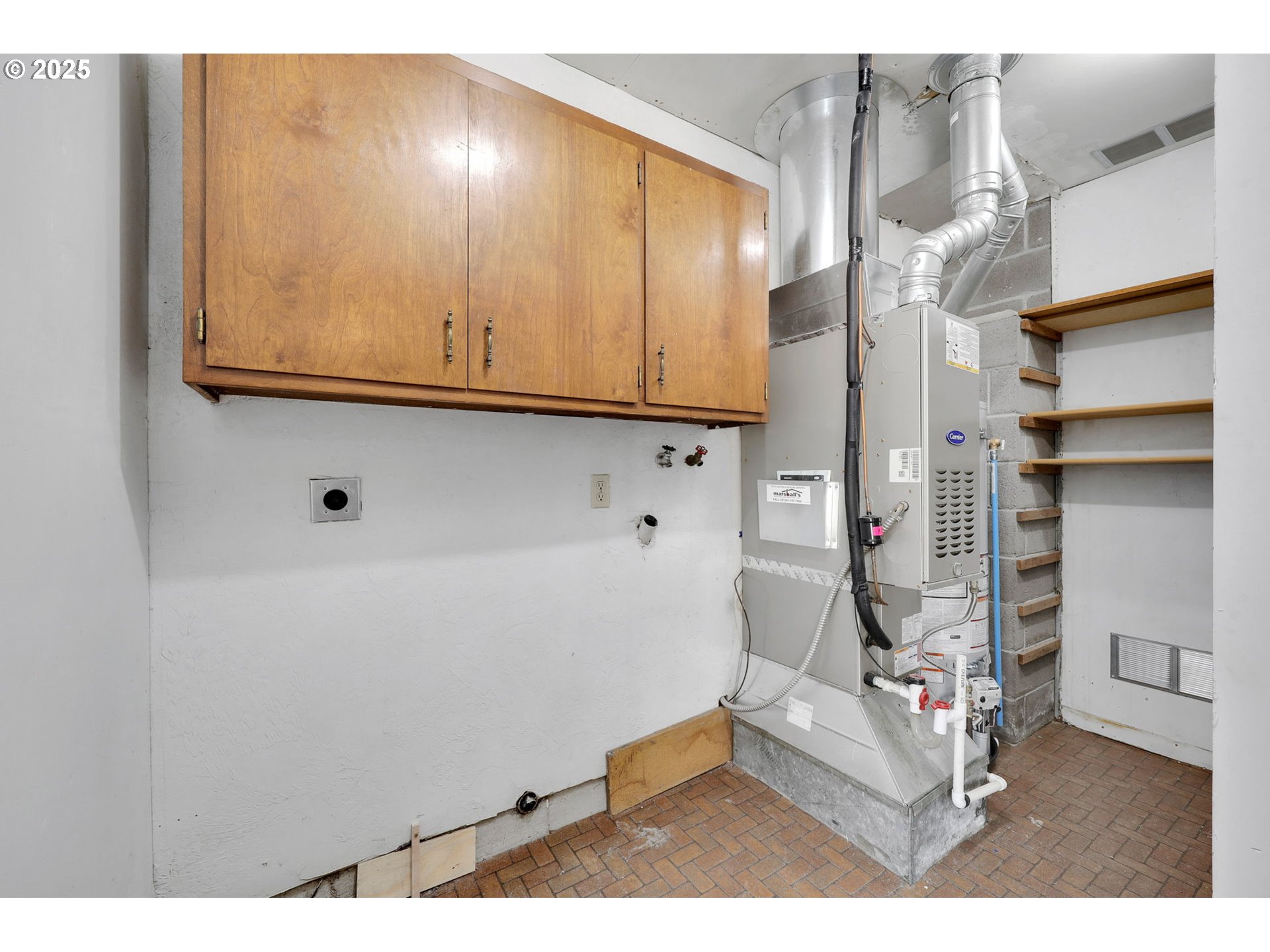 2793 Summer Lane Eugene, OR 97404 - Photo 15 of 15 a view of cabinets