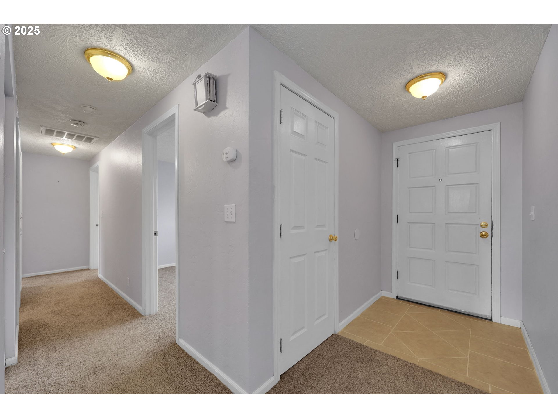 2793 Summer Lane Eugene, OR 97404 - Photo 7 of 15 a view of an entryway
