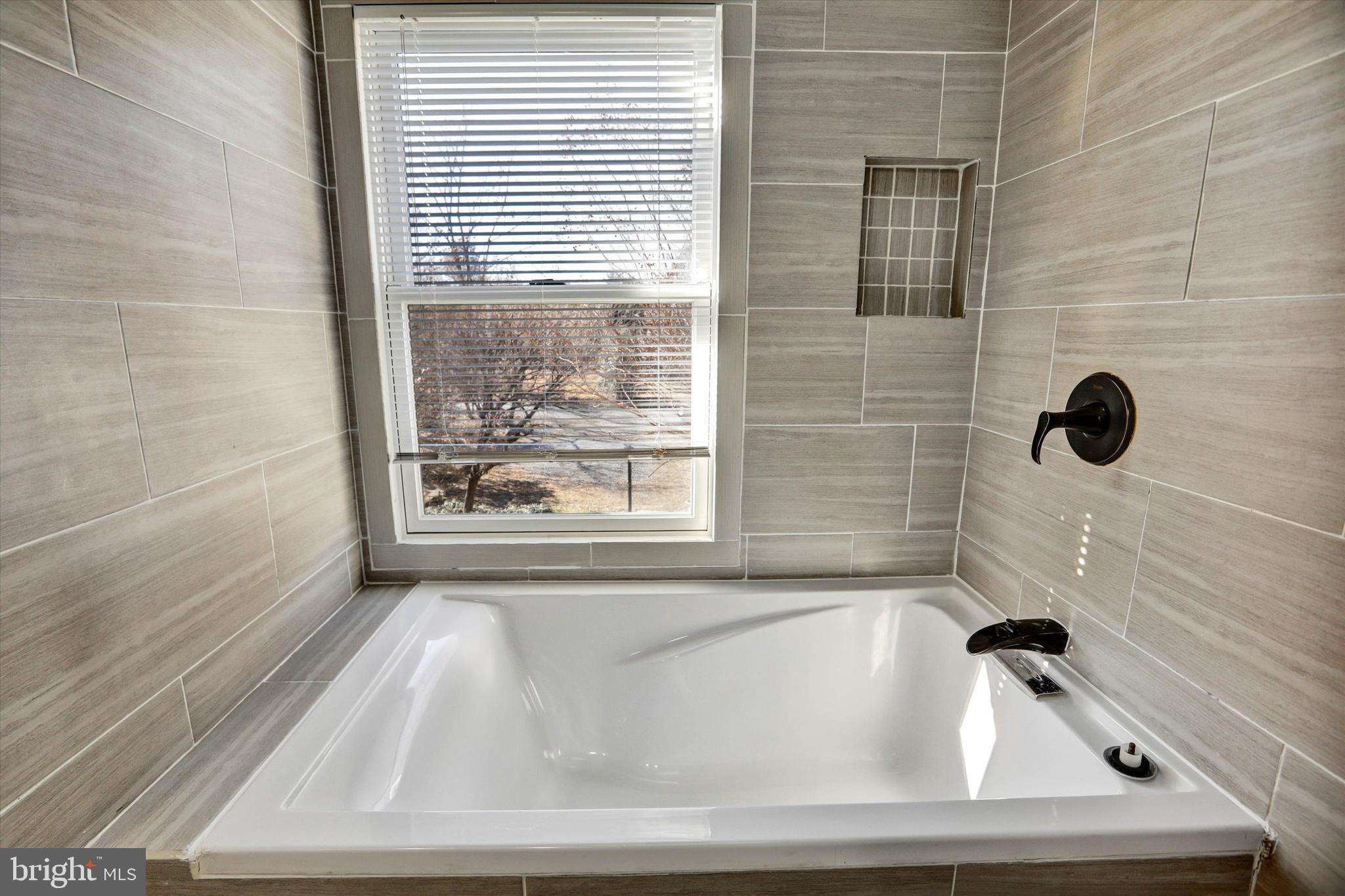 722 Genessee Street Annapolis, MD 21401 - Photo 27 of 42 a bathroom with a tub