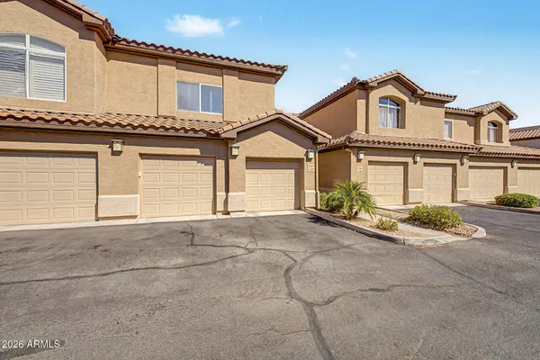 $1,900 | 6535 East Superstition Springs Boulevard, Unit 237, Mesa, AZ 85206