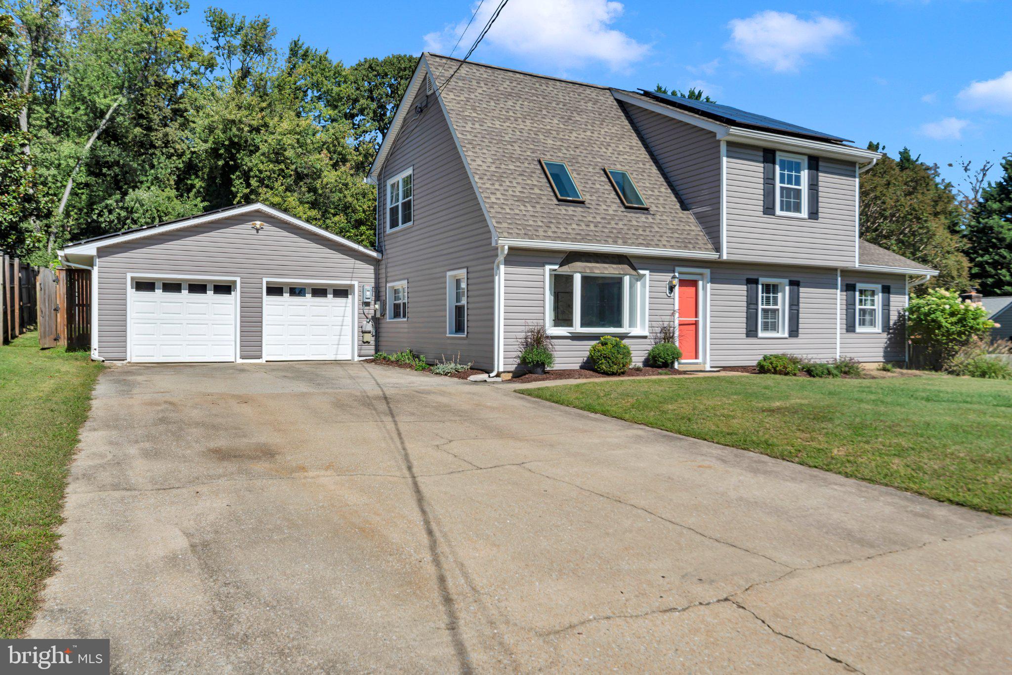 946 Shore Acres Road Arnold, MD 21012 - Photo 4 of 49 Wide driveway with ample parking