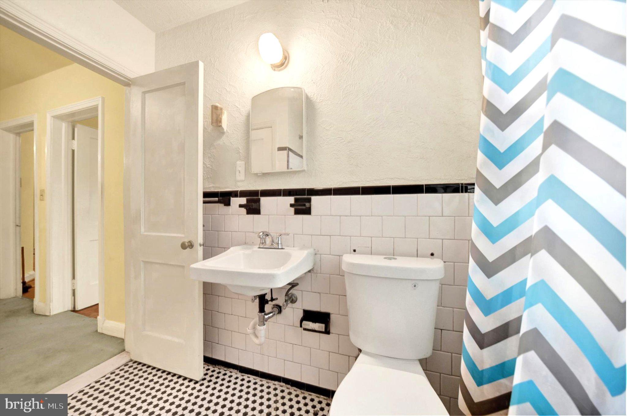 824 Wicklow Road Baltimore, MD 21229 - Photo 17 of 27 Gallery Image 17