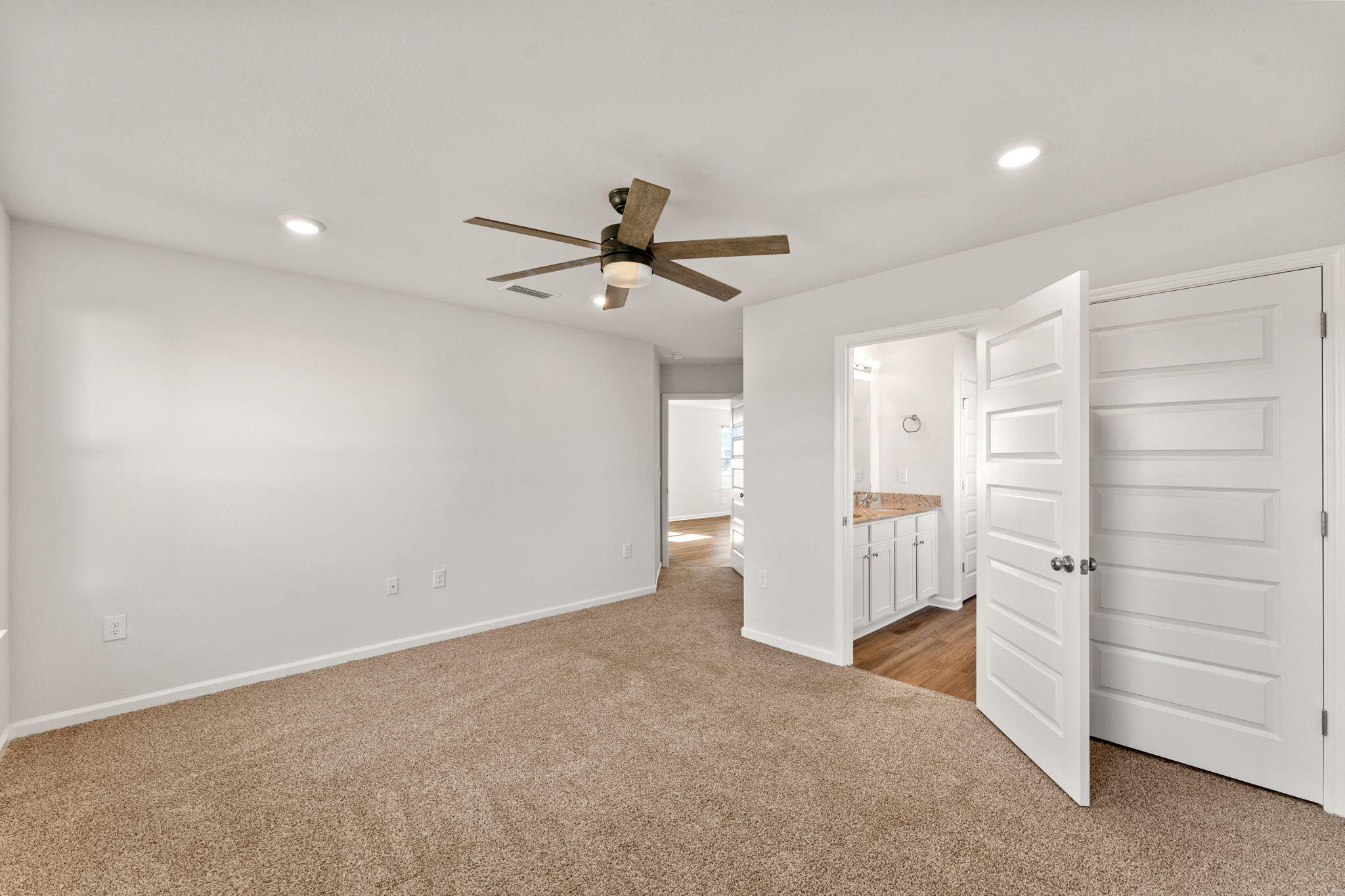 6570 Atkins Road Panama City, FL 32404 - Photo 23 of 50 a view of a livingroom with closet