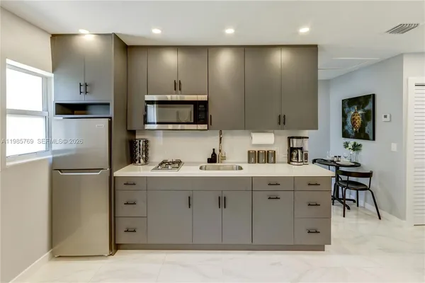 $1,650 | 2302 Taylor Street, Unit 2, Hollywood, FL 33020