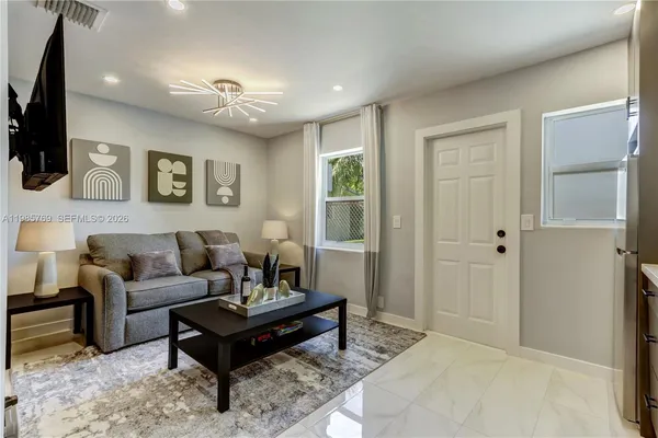 $1,650 | 2302 Taylor Street, Unit 2, Hollywood, FL 33020