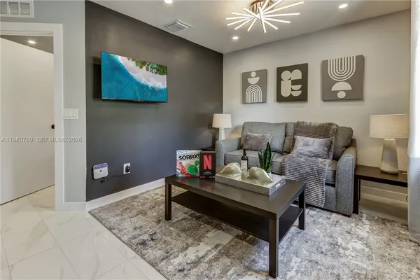 $1,650 | 2302 Taylor Street, Unit 2, Hollywood, FL 33020
