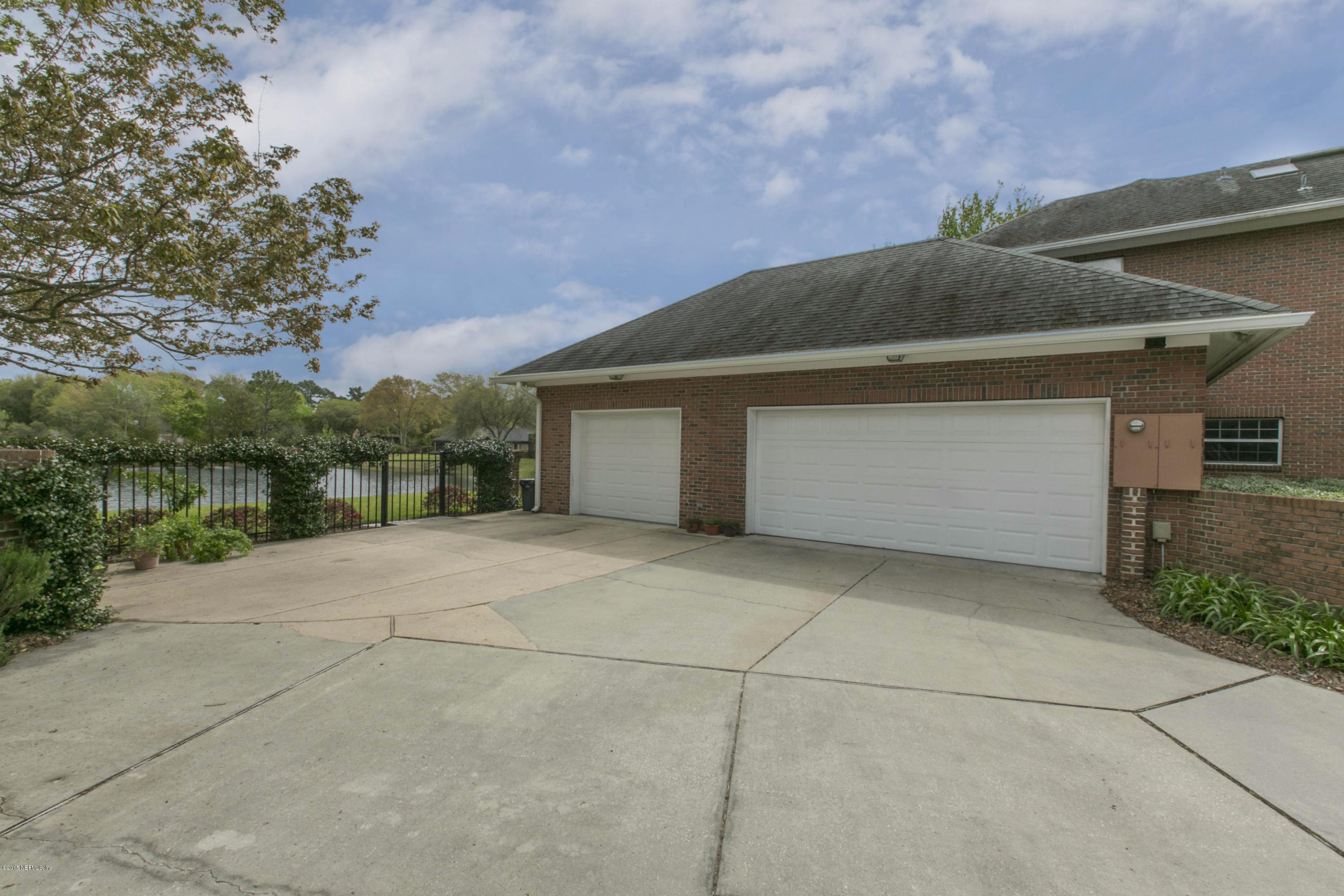 8287 Riding Club Road Jacksonville, FL 32256 - Photo 23 of 24 Garage