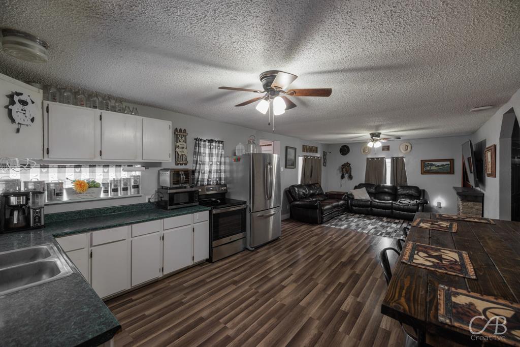 609 North 4th Street West Clyde, TX 79510 - Photo 3 of 26