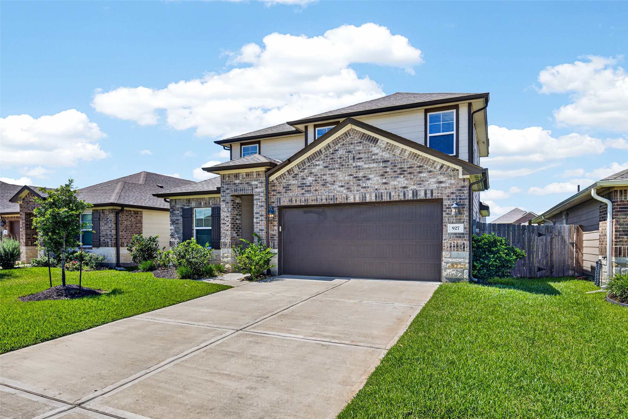 927 Cloverdale Drive Rosharon, TX 77583 - Photo 2 of 46