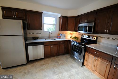 Chef's Kitchen with Stainless Steel Appliances