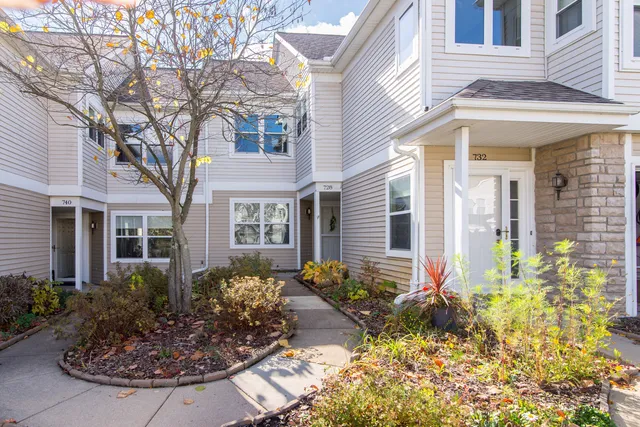 $305,000 | 728 Cobblestone Way, Chelsea, MI 48118