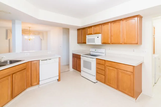 $305,000 | 728 Cobblestone Way, Chelsea, MI 48118