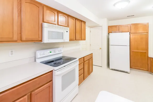 $305,000 | 728 Cobblestone Way, Chelsea, MI 48118