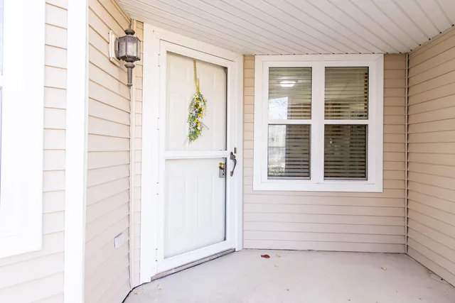 $305,000 | 728 Cobblestone Way, Chelsea, MI 48118