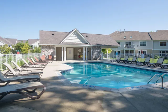 $305,000 | 728 Cobblestone Way, Chelsea, MI 48118