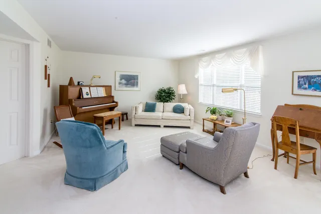 $305,000 | 728 Cobblestone Way, Chelsea, MI 48118