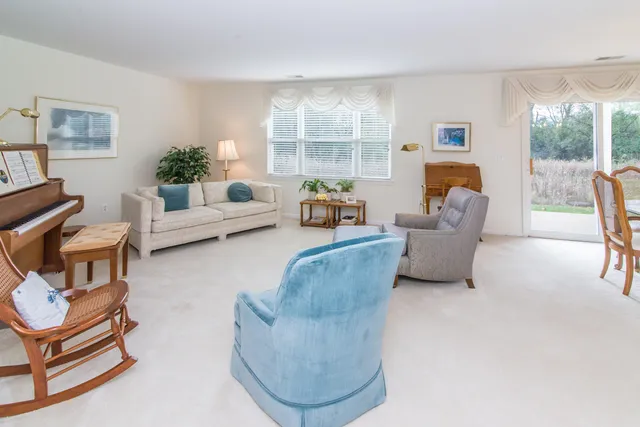 $305,000 | 728 Cobblestone Way, Chelsea, MI 48118