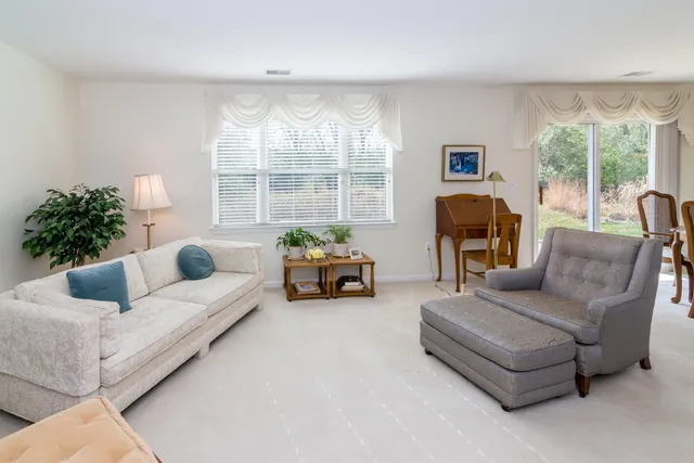 $305,000 | 728 Cobblestone Way, Chelsea, MI 48118