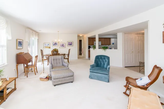 $305,000 | 728 Cobblestone Way, Chelsea, MI 48118