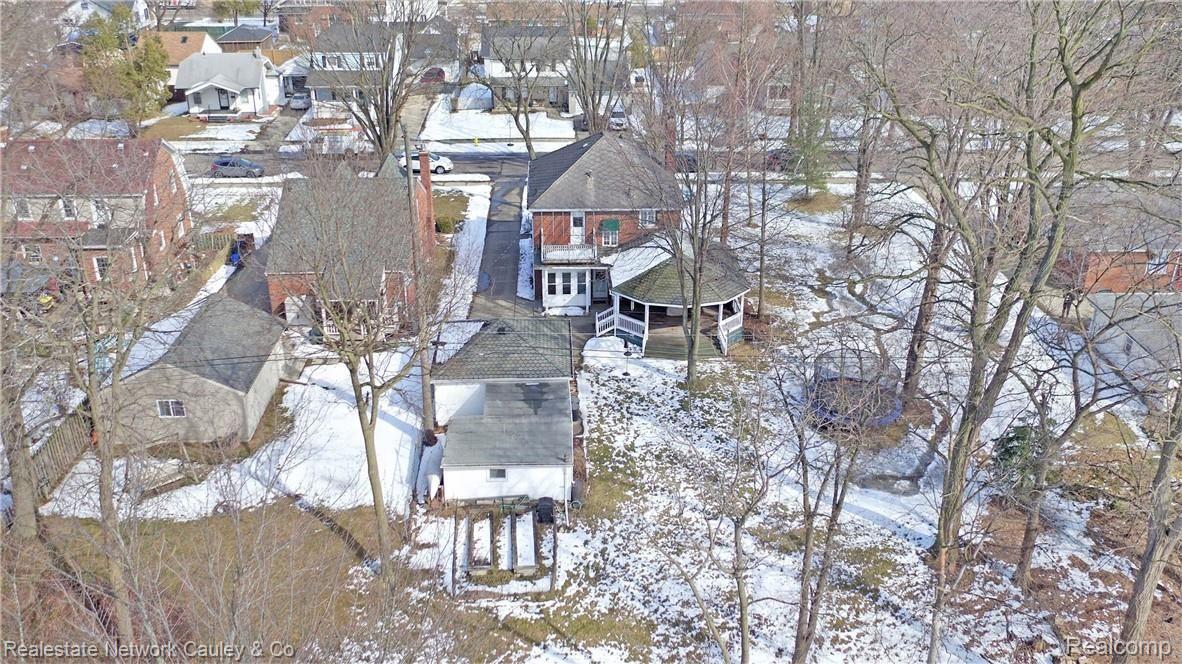 114 Riverside Drive Mount Clemens, MI 48043 - Photo 35 of 42 Best rear picture.jpg