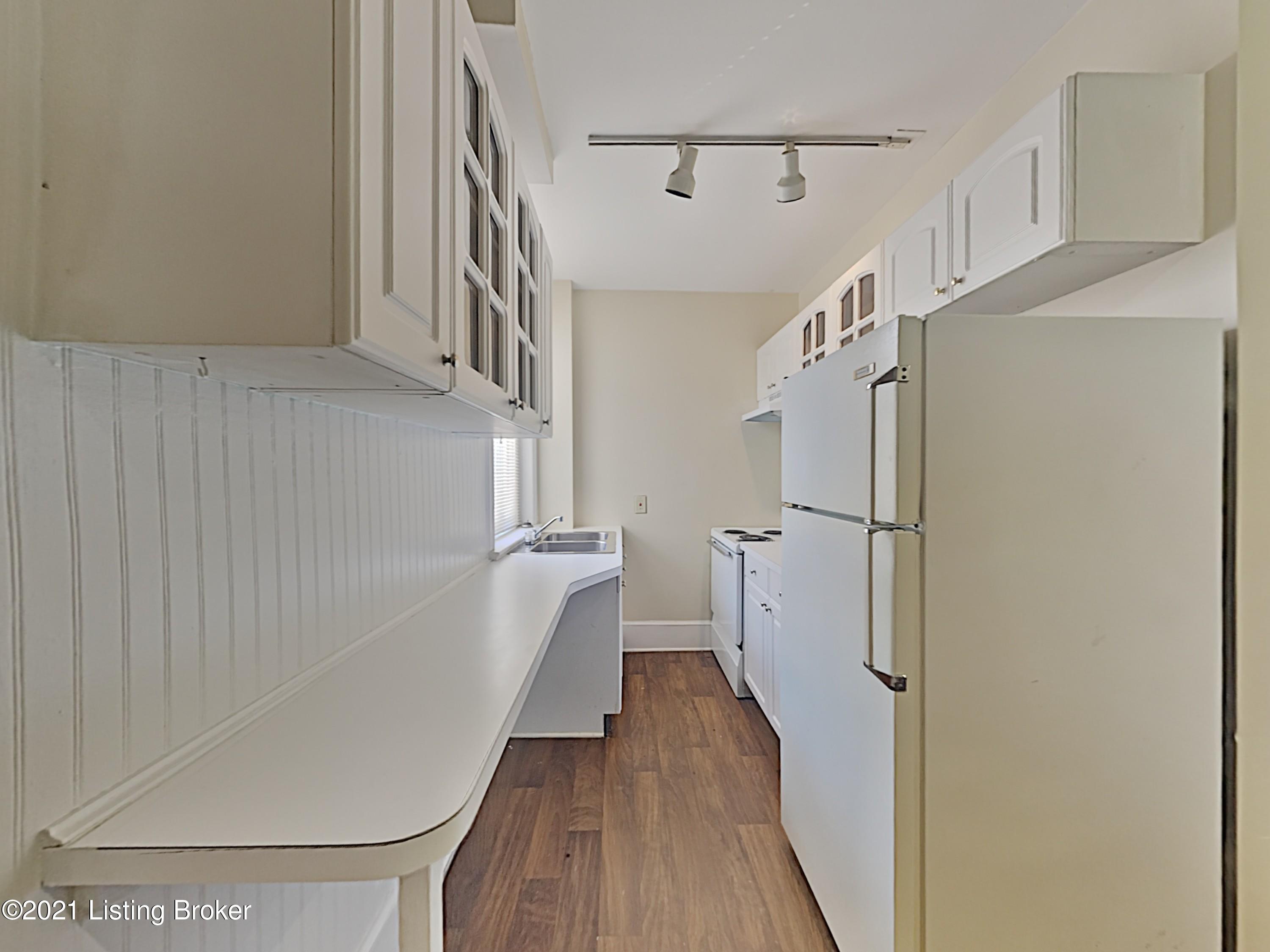 1083 Cherokee Road Louisville, KY 40204 - Photo 13 of 73 12_Image_BQv1f6by9O