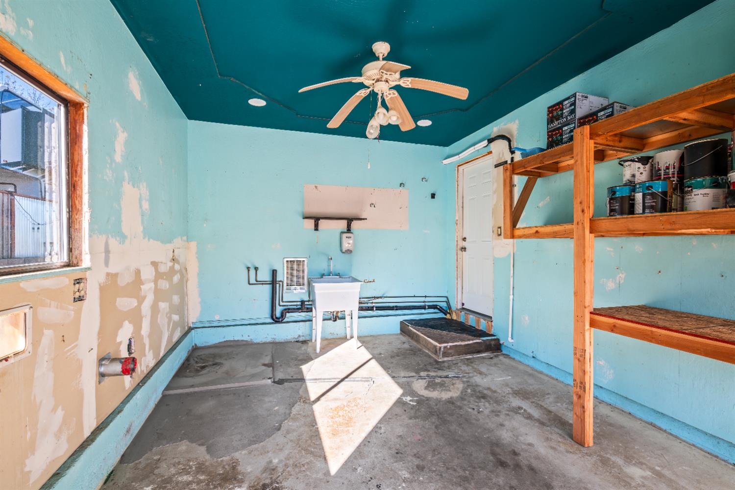 4818 Fall Street El Dorado, CA 95623 - Photo 22 of 31 a living room with furniture
