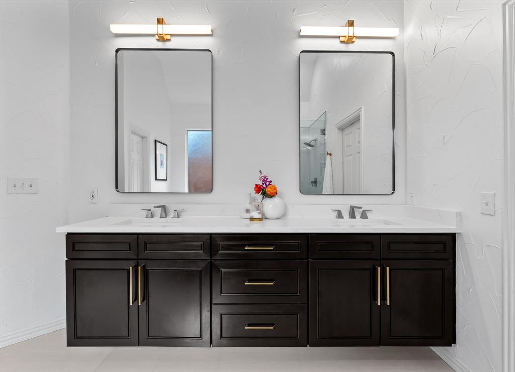 4821 Ravendale Drive Richardson, TX 75082 - Photo 27 of 40 a bathroom with a sink vanity and mirror