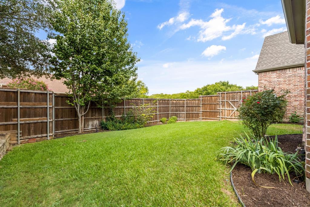 4821 Ravendale Drive Richardson, TX 75082 - Photo 38 of 40 a view of a garden with a wooden fence