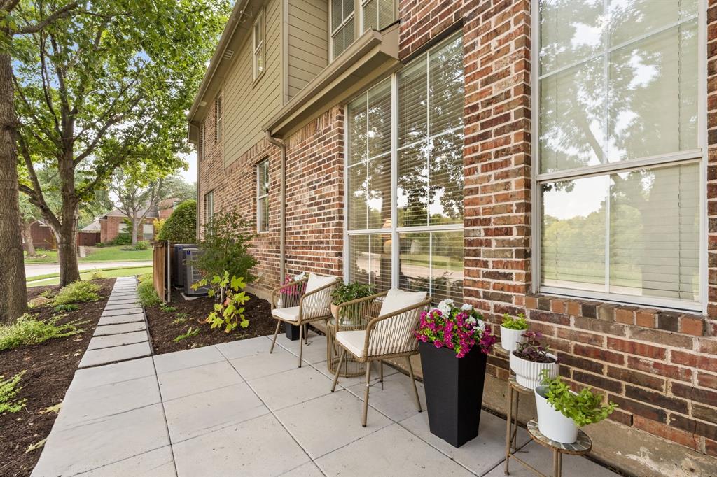 4821 Ravendale Drive Richardson, TX 75082 - Photo 5 of 40 a view of a chairs and tables in the balcony