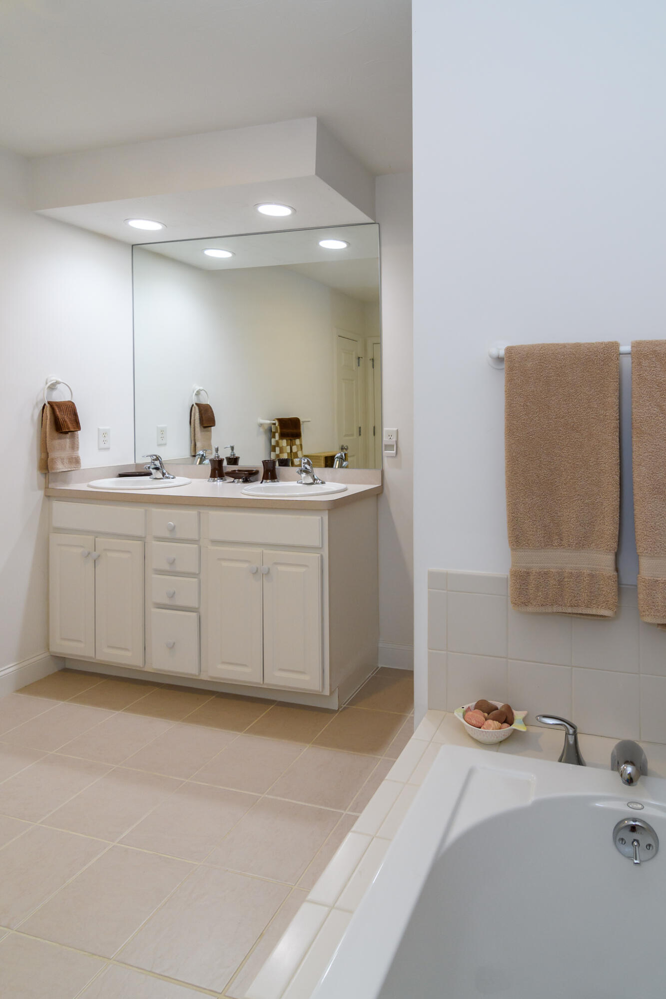 6 Hollyhock Knoll Court Buzzards Bay, MA 02532 - Photo 18 of 27 Primary Bath B_WEB